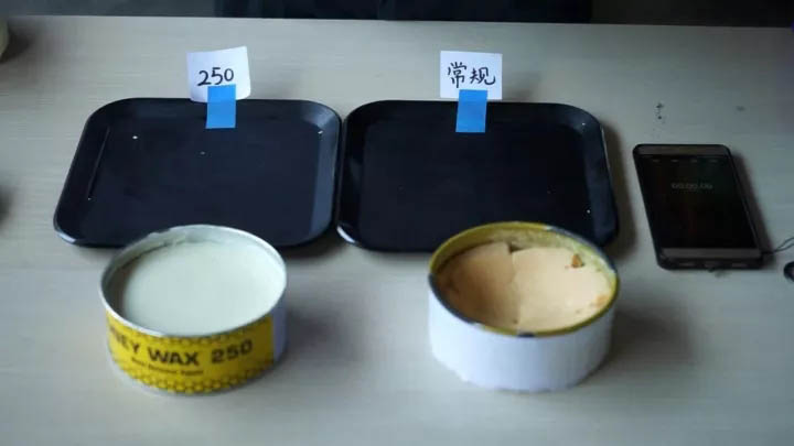 等待模具靜靜放置10-15分鐘，使脫模蠟充分滲透至模具表面