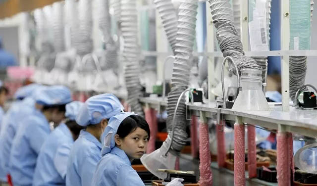 未來幾年，制造業(yè)、服務(wù)業(yè)等勞動密集型產(chǎn)業(yè)的招工將更加困難，勞動力成本也必將日益高漲