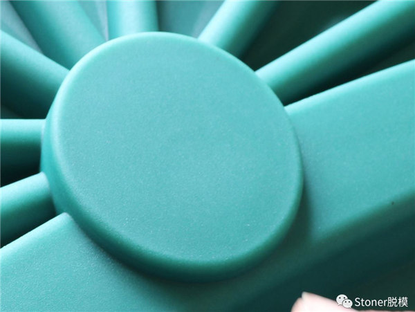使用Stoner TraSys RotoFlow改善了產(chǎn)品質(zhì)量，提供了沒有針孔的光滑表面！
