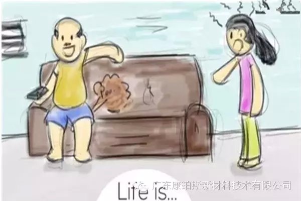人生就是。。。 妻子已經(jīng)發(fā)火，你卻肆無忌憚地放屁“排毒氣”