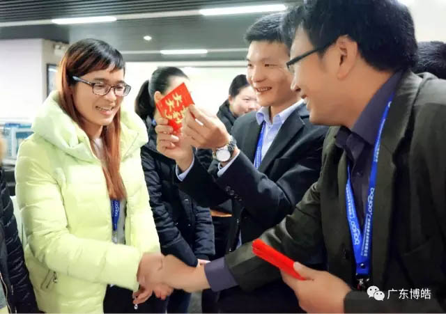 收到禮物的女神們心情就像被全世界寵愛著一般！